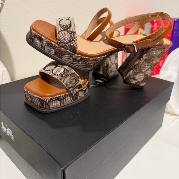 Signature Crystal Platform Sandal Coach 2026 - Picture 2 of 6